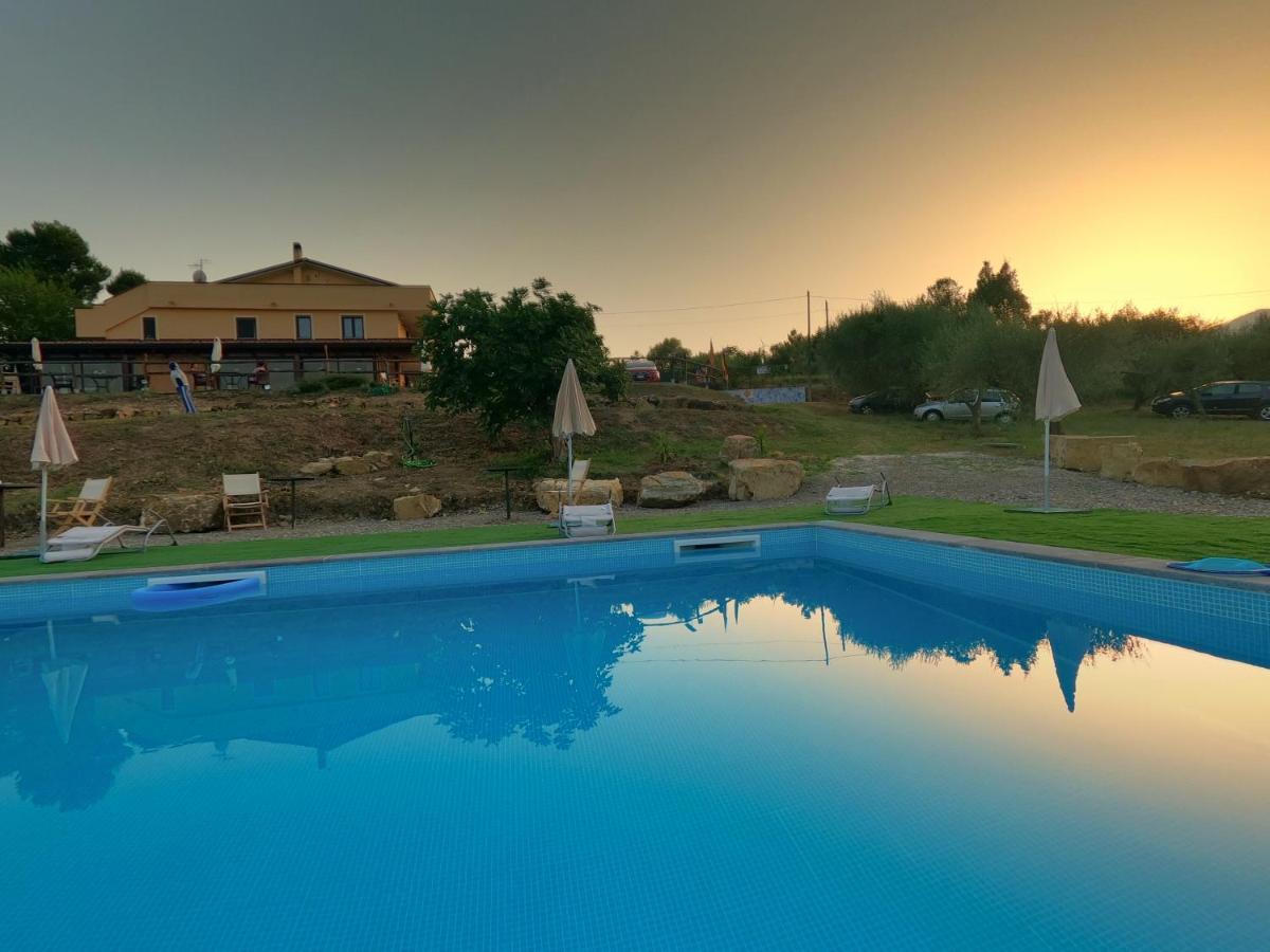 Agriturismo B&B Il Rifugio Di Nino コントゥルシ エクステリア 写真
