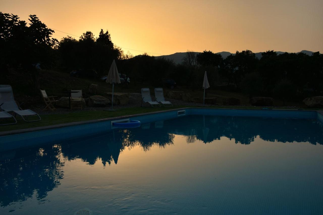 Agriturismo B&B Il Rifugio Di Nino コントゥルシ エクステリア 写真
