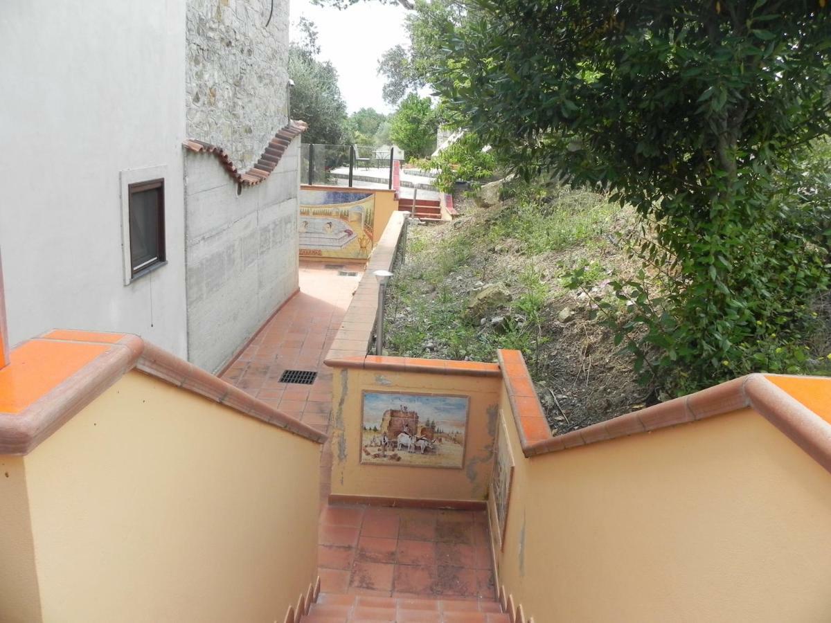 Agriturismo B&B Il Rifugio Di Nino コントゥルシ エクステリア 写真
