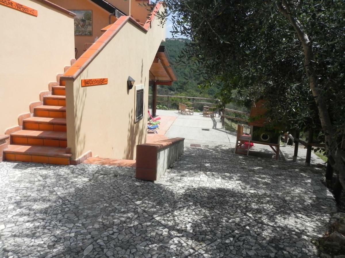 Agriturismo B&B Il Rifugio Di Nino コントゥルシ エクステリア 写真